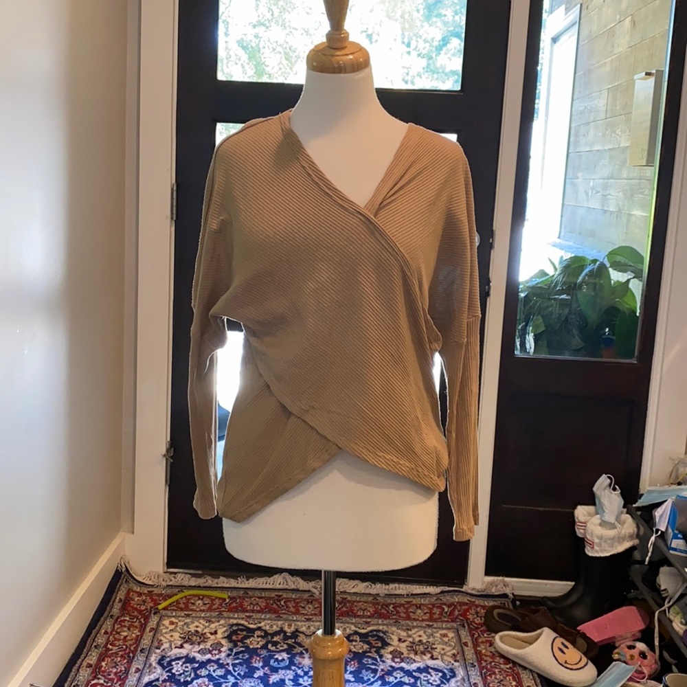 Brown ribbed butterfly sweater in perfect condition.